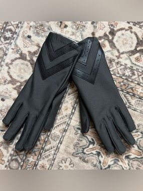 NWOT Isotoner Lined Stretch Chevron Gloves - Black - Size S/M